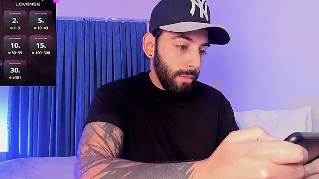 leo thewolf  online show from November 8, 7:50 pm