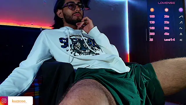 kuzzcoo online show from February 16, 11:36 pm