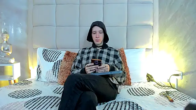 Hecatee 77 online show from February 23, 7:48 pm