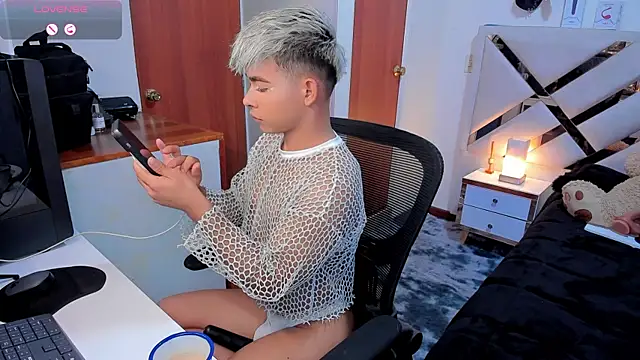 Austin connor  online show from March 9, 1:14 am