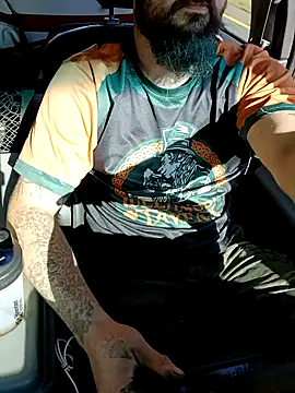 Snapshot of JObuddy661 chatting on October 1, 7:18 pm JObuddy661 online show from October 1, 7:18 pm