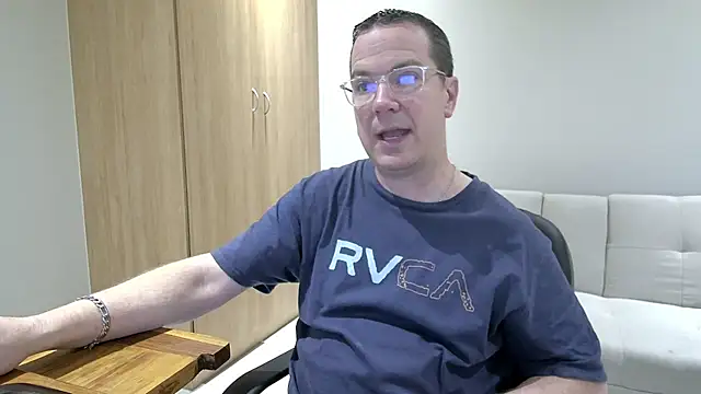 BrettJ81 online show from November 9, 4:33 pm