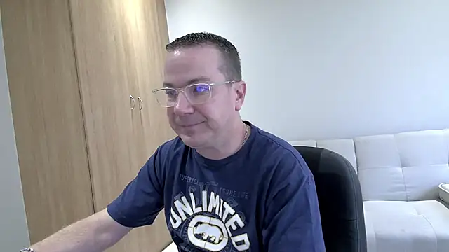 BrettJ81 online show from December 20, 2:38 pm