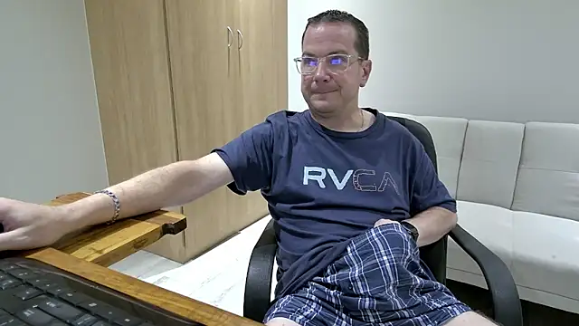 BrettJ81 online show from March 5, 5:29 pm